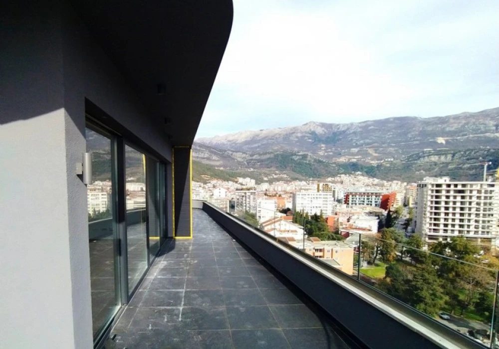 Apartments for sale 3 rooms, 121 m². Budva. 