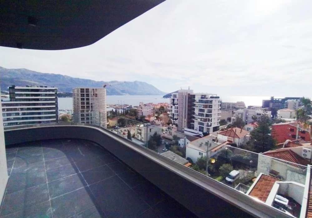 Stan na prodaju 3 собе, 121 m². Budva. 