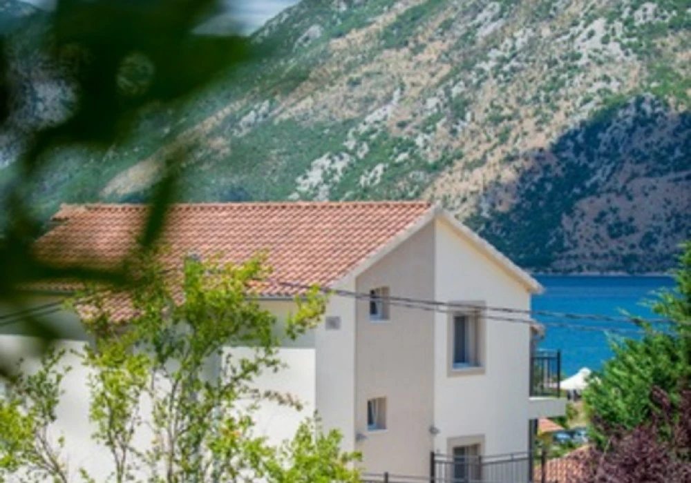 Kuća na prodaju 6 соба, 240 m². Kotor. 