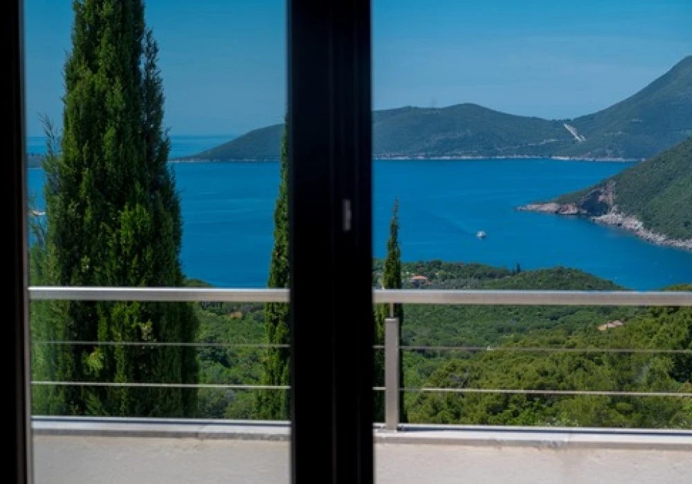 Kuća na prodaju 4 собе, 240 m². Herceg Novi. 