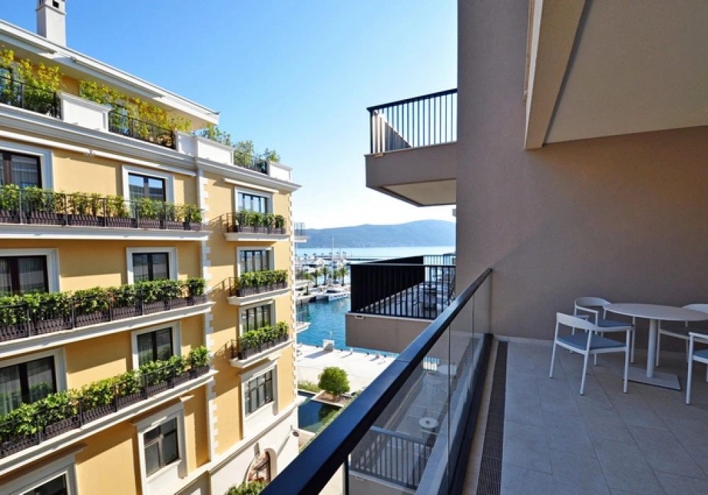 Apartments for sale 80 m². Tivat. 