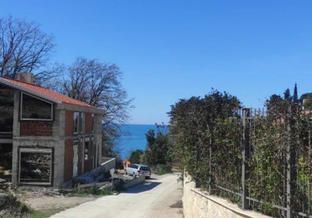 Land for sale for residential construction. Rezevici. 