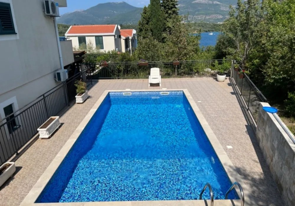 Stan na prodaju 2 собе, 74 m². Tivat. 