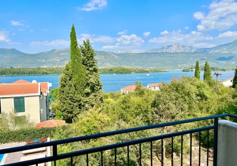 Stan na prodaju 2 собе, 74 m². Tivat. 