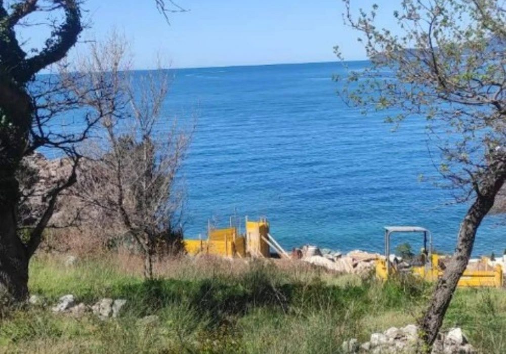 Land for sale for residential construction. Rezevici. 