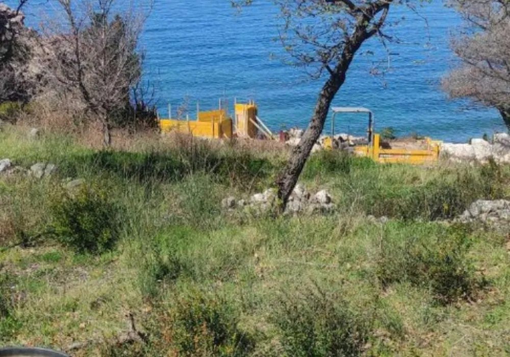 Land for sale for residential construction. Rezevici. 