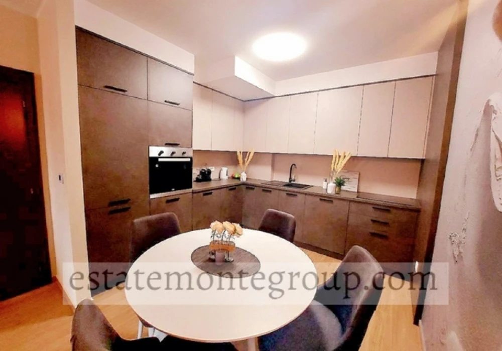 Apartments for sale 2 rooms, 92 m². Rafailovici. 