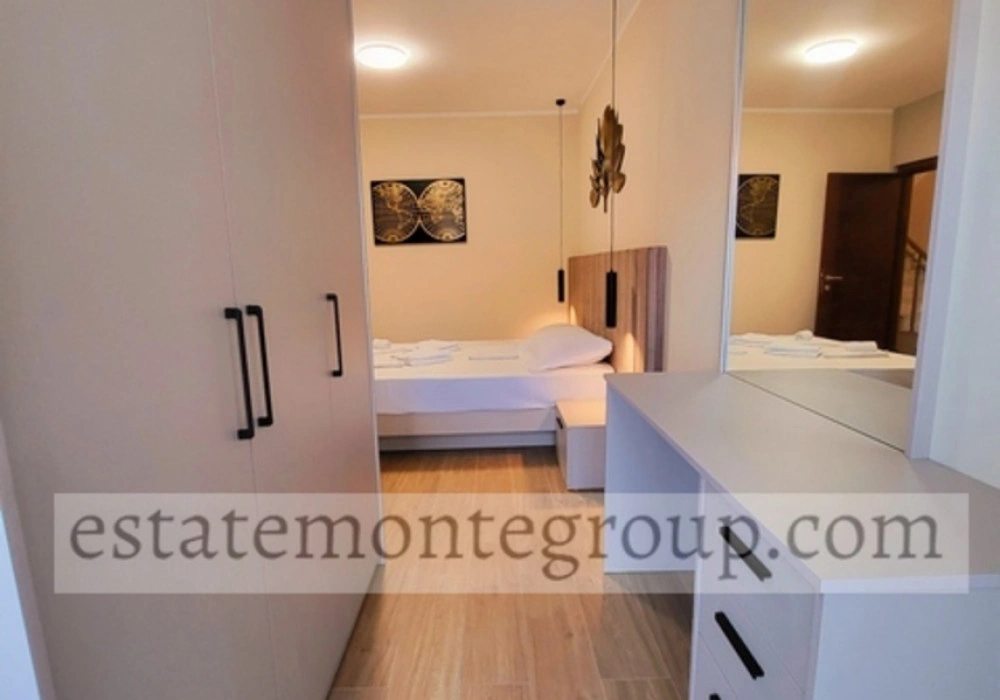 Apartments for sale 2 rooms, 92 m². Rafailovici. 