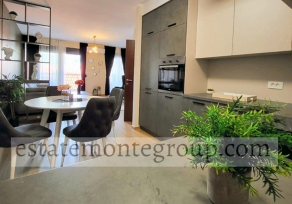 Apartments for sale 2 rooms, 92 m². Rafailovici. 