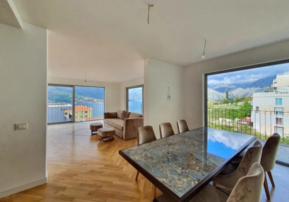 Apartments for sale 3 rooms, 208 m². Dobrota. 