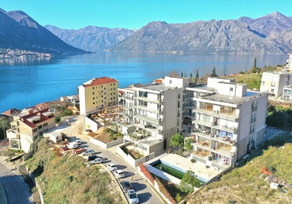 Apartments for sale 3 rooms, 208 m². Dobrota. 