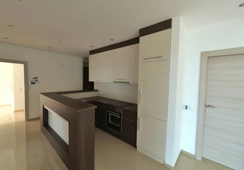 Stan na prodaju 3 собе, 158 m². Becici. 