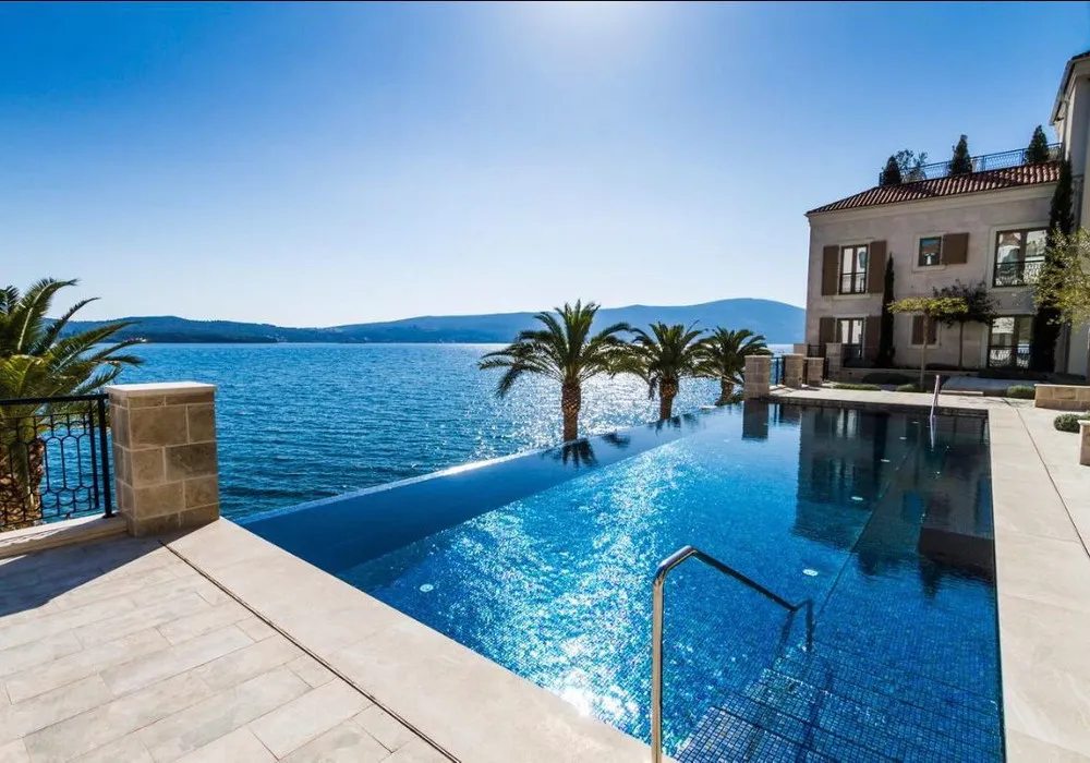 Apartments for sale 2 rooms, 107 m². Tivat. 