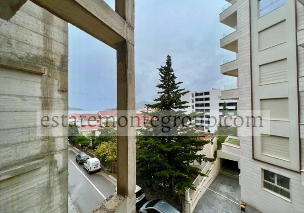 Apartments for sale 2 rooms, 81 m². Rafailovici. 