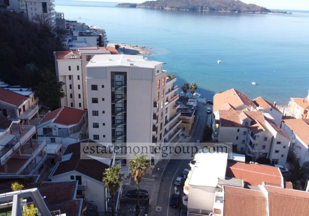 Apartments for sale 2 rooms, 81 m². Rafailovici. 