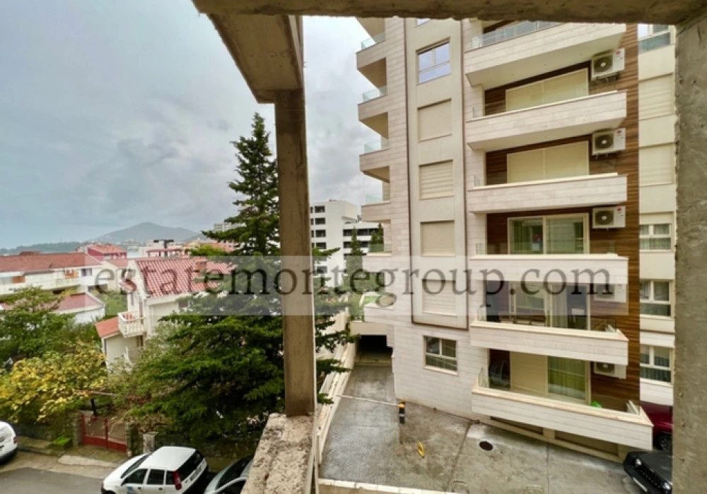 Apartments for sale 2 rooms, 81 m². Rafailovici. 