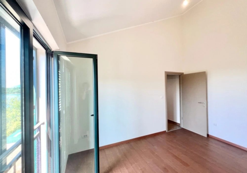 Stan na prodaju 2 собе, 98 m². Tivat. 