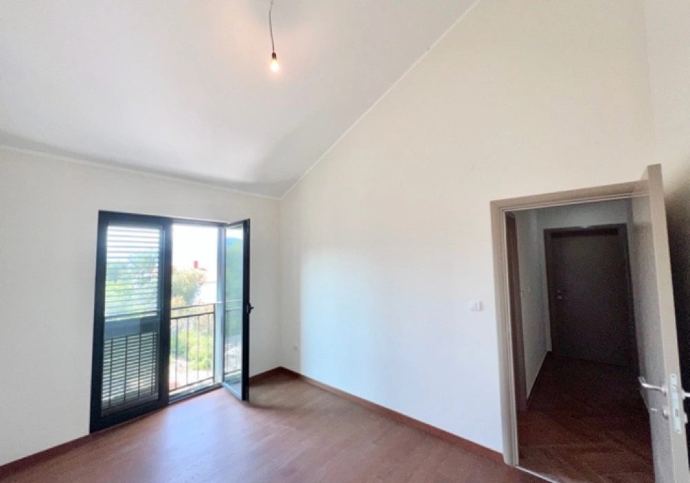 Stan na prodaju 2 собе, 98 m². Tivat. 