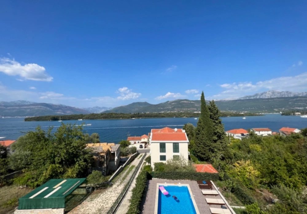 Stan na prodaju 2 собе, 98 m². Tivat. 