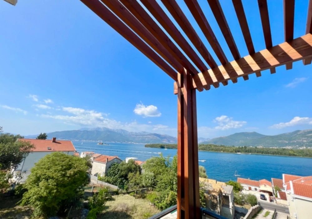 Apartments for sale 2 rooms, 98 m². Tivat. 