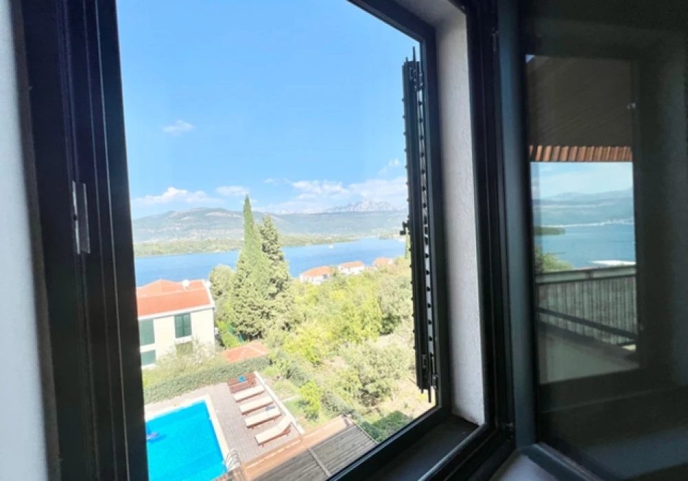 Apartments for sale 2 rooms, 98 m². Tivat. 