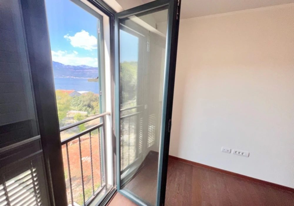 Apartments for sale 2 rooms, 98 m². Tivat. 