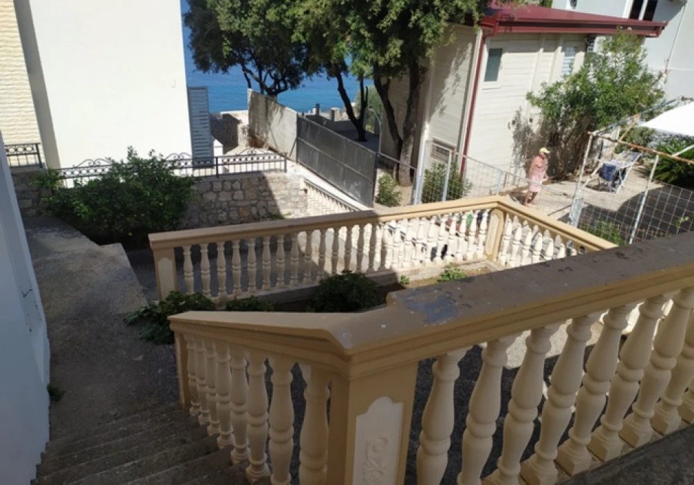 House for sale 3 rooms, 150 m². Uteha. 