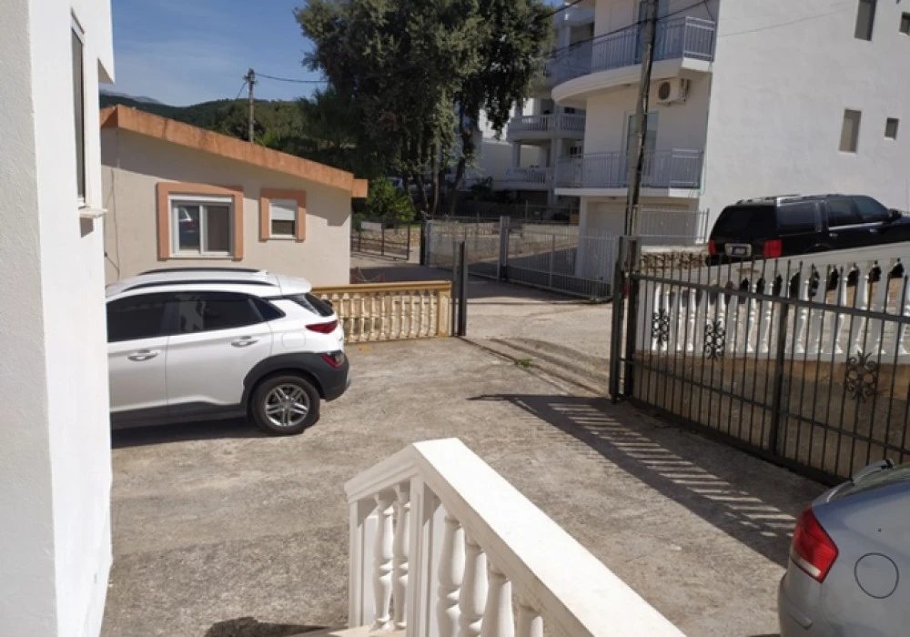 House for sale 3 rooms, 150 m². Uteha. 