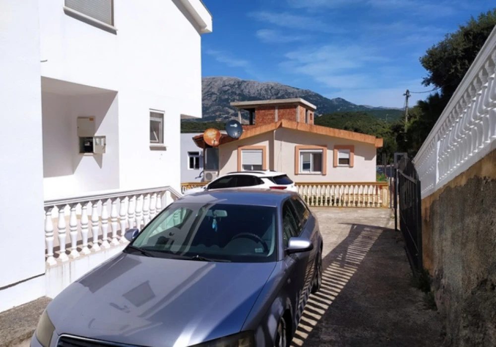 House for sale 3 rooms, 150 m². Uteha. 