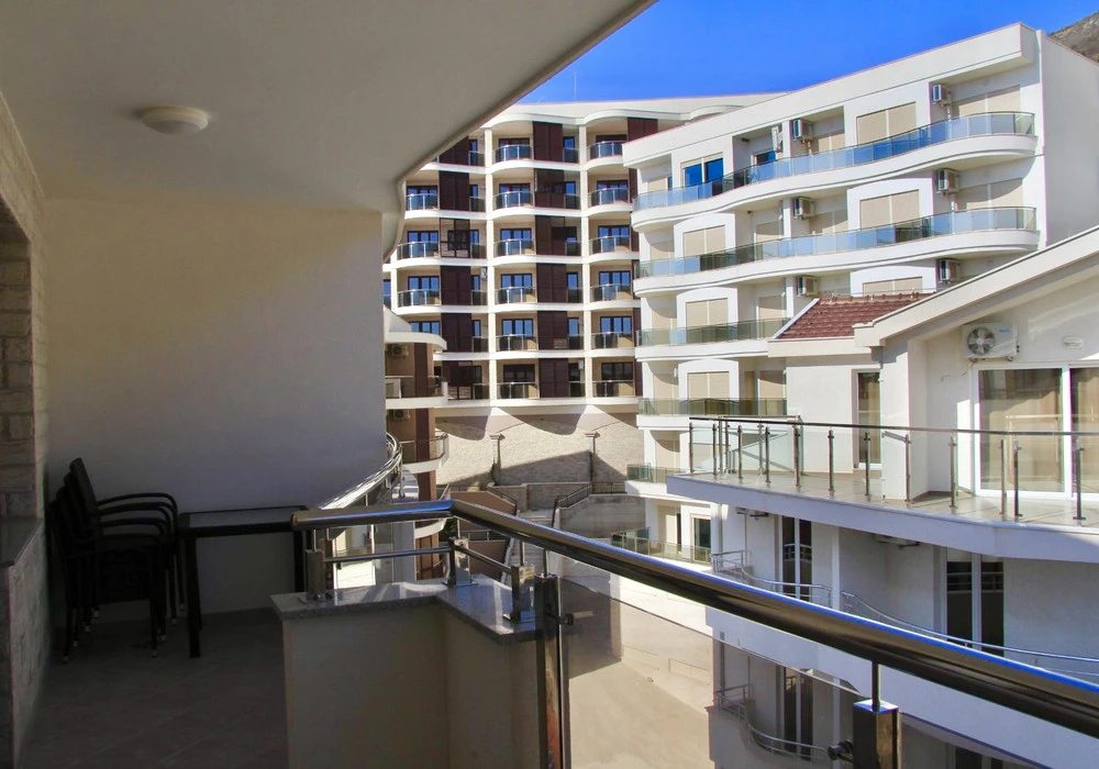 Apartments for sale 3 rooms, 93 m². Becici. 