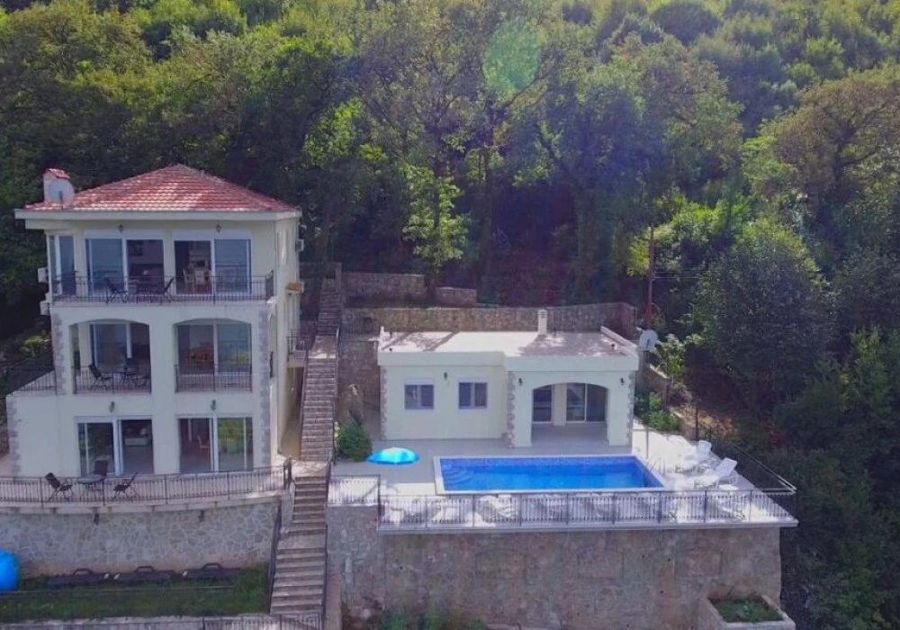 House for sale 6 rooms, 424 m². Kostanica. 