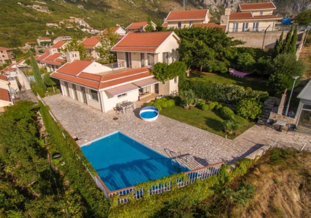 Kuća na prodaju 3 собе, 164 m². Budva. 