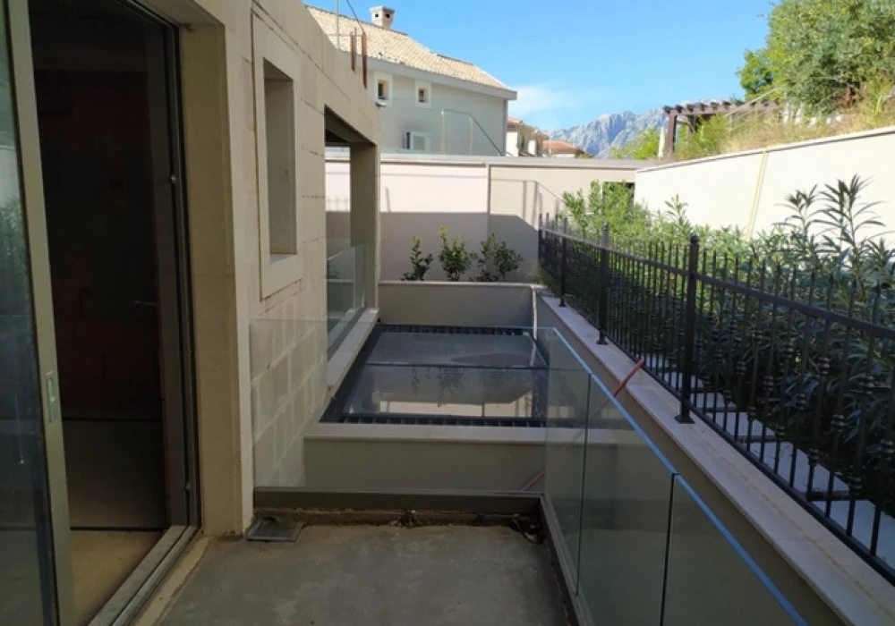 Apartments for sale 3 rooms, 256 m². Dobrota. 