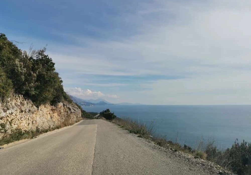 Land for sale for residential construction. Kotor. 