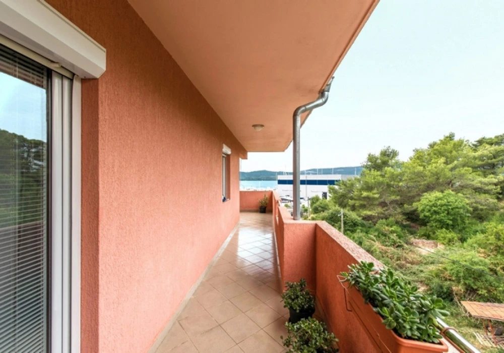 Apartments for sale 2 rooms, 106 m². Tivat. 