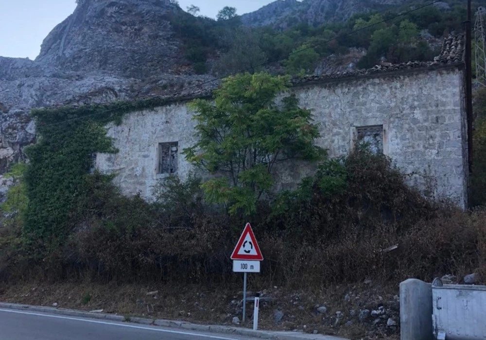 Land for sale for residential construction. Kotor. 