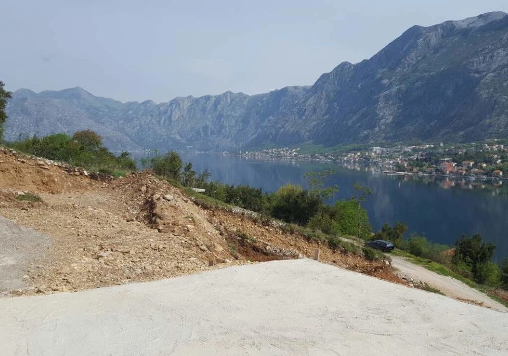 Land for sale for residential construction. Kotor. 