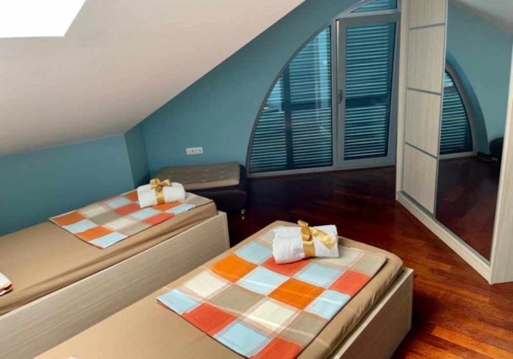 Apartments for sale 3 rooms, 179 m². Budva. 