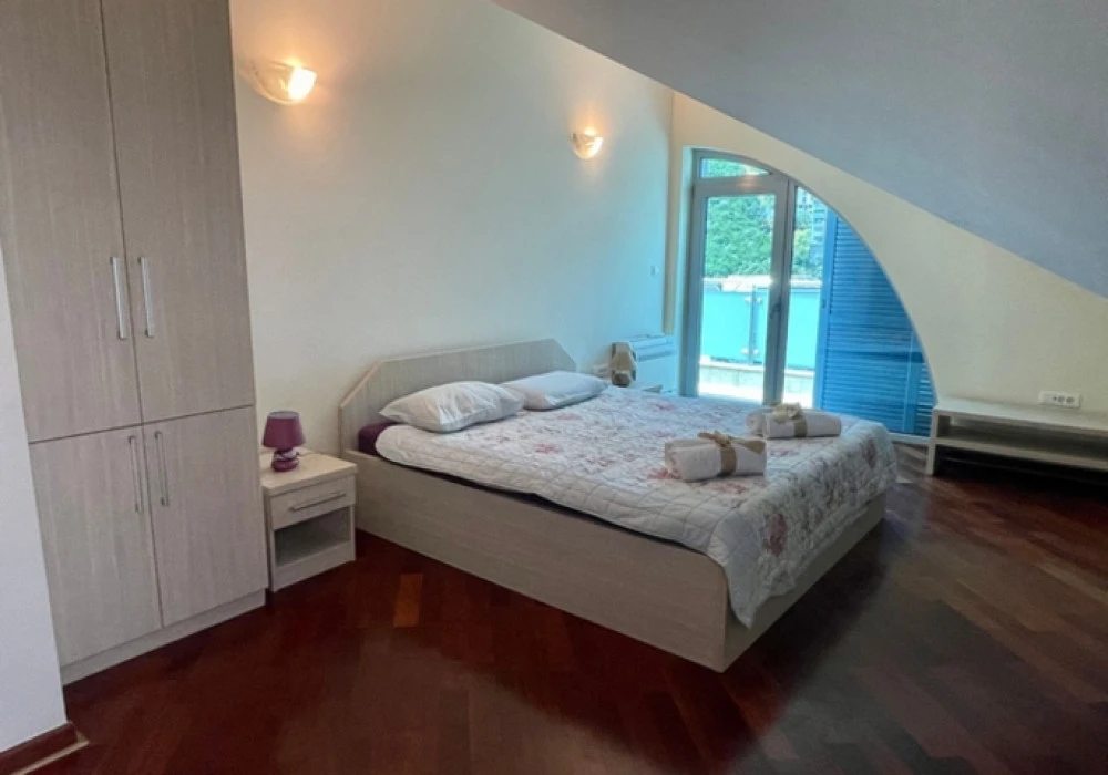 Apartments for sale 3 rooms, 179 m². Budva. 