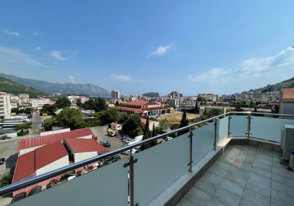 Apartments for sale 3 rooms, 179 m². Budva. 