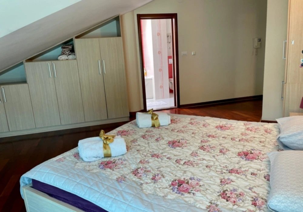 Apartments for sale 3 rooms, 179 m². Budva. 