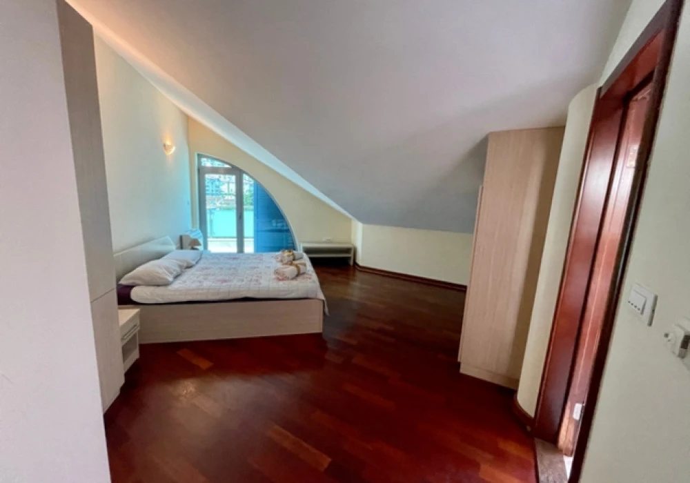 Apartments for sale 3 rooms, 179 m². Budva. 