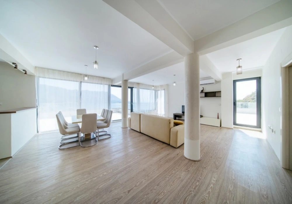 Apartments for sale 3 rooms, 257 m². Budva. 