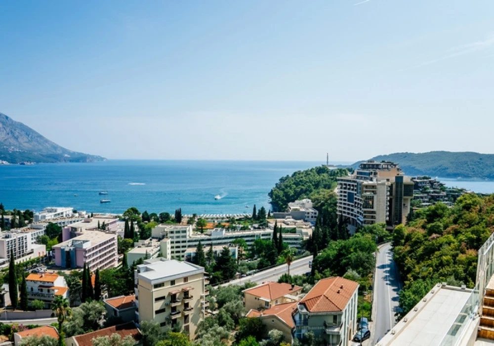 Apartments for sale 3 rooms, 257 m². Budva. 