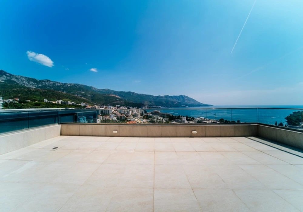 Apartments for sale 3 rooms, 257 m². Budva. 