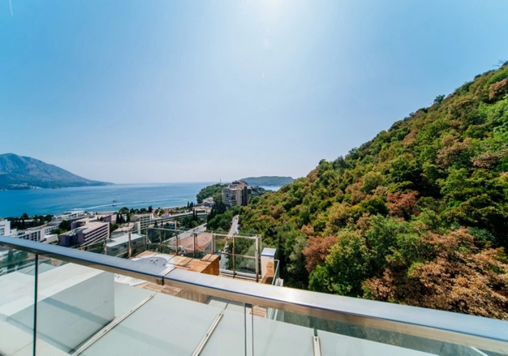 Stan na prodaju 3 собе, 257 m². Budva. 