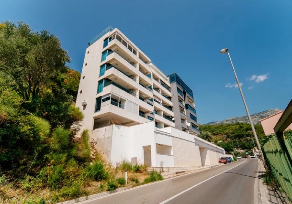 Stan na prodaju 3 собе, 257 m². Budva. 