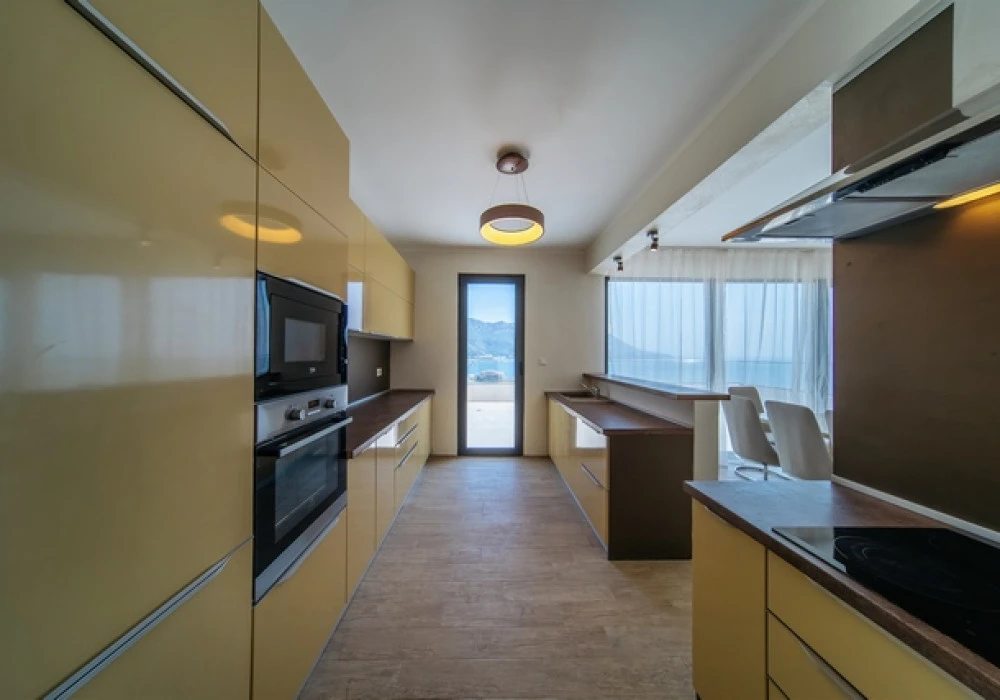 Apartments for sale 3 rooms, 257 m². Budva. 