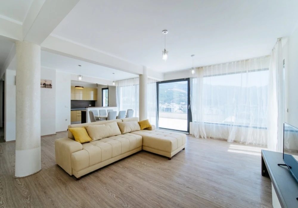 Apartments for sale 3 rooms, 257 m². Budva. 