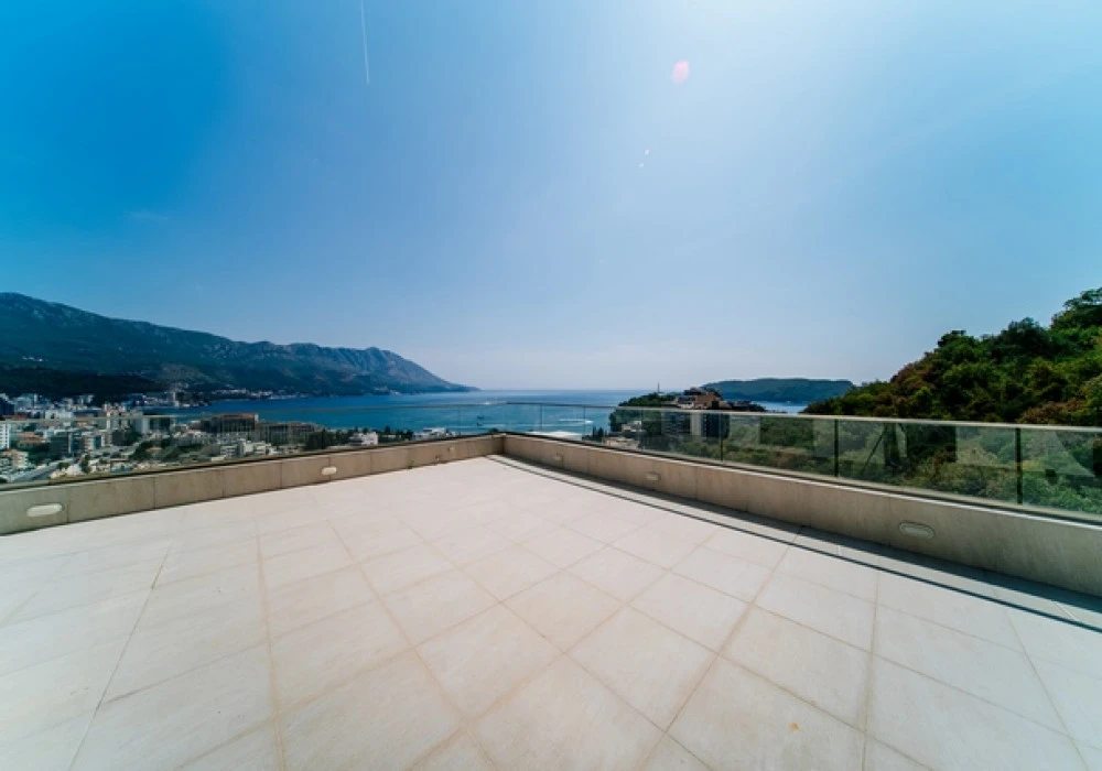 Apartments for sale 3 rooms, 257 m². Budva. 